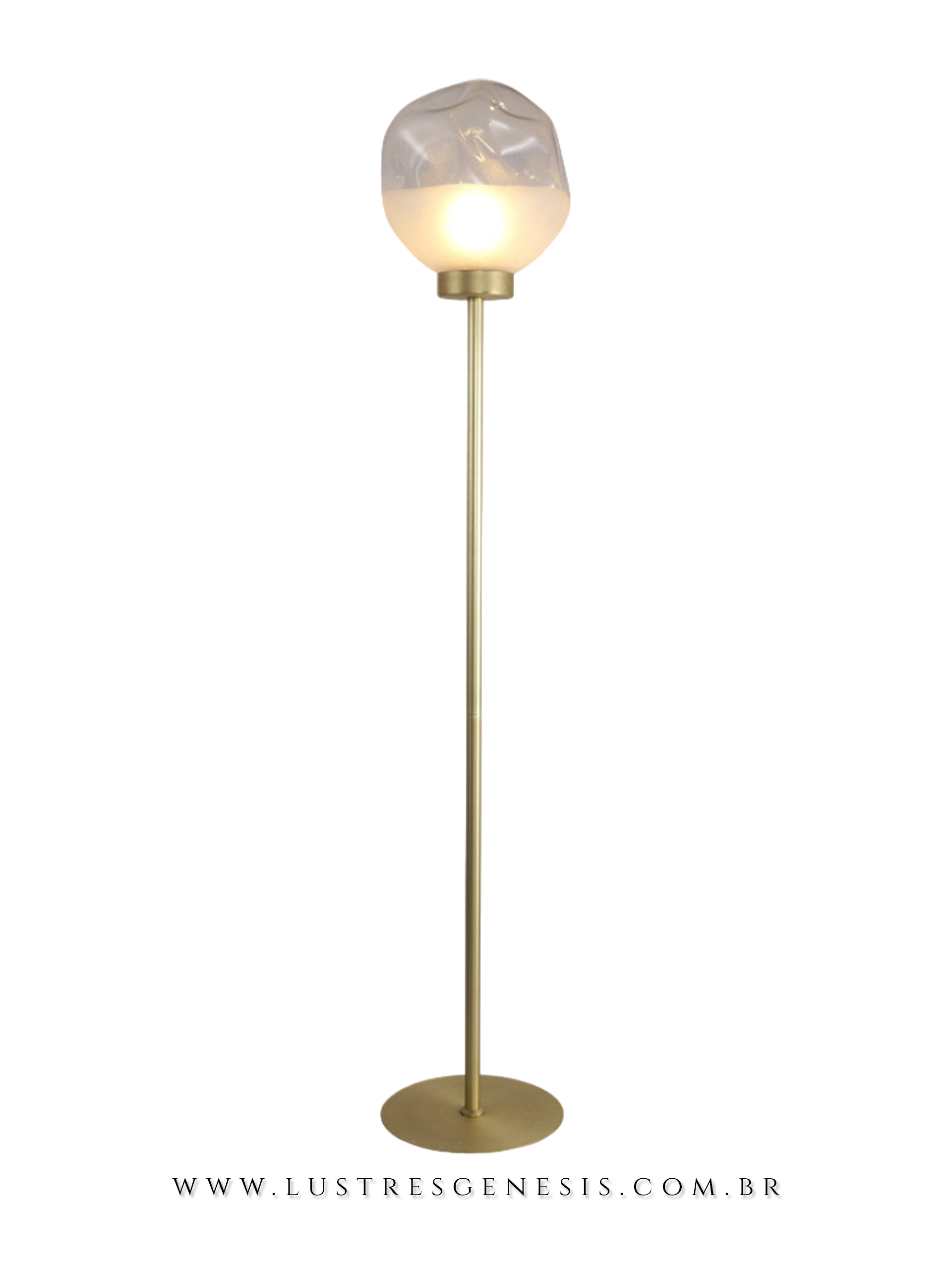Luminária de coluna Cyril com base dourada e cúpula de vidro translúcido, ideal para ambientes modernos.